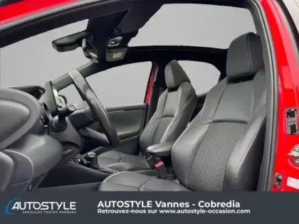 Photo 12 Toyota Yaris  116h Première 5p