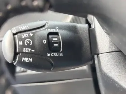 Photo 22 Peugeot 208  Electrique 50 kWh 136ch