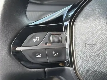 Photo 20 Peugeot 208  Electrique 50 kWh 136ch
