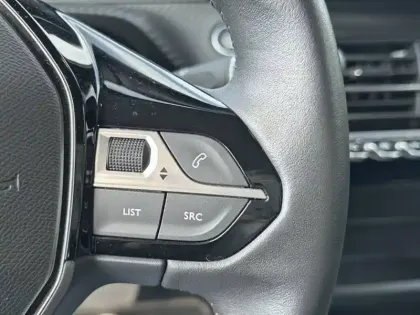 Photo 21 Peugeot 208  Electrique 50 kWh 136ch