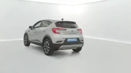 Photo 11 Renault Captur  E-Tech hybride rechargeable 160