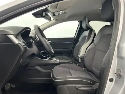 Photo 17 Renault Captur  E-Tech hybride rechargeable 160