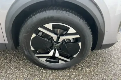 Photo 11 Peugeot 2008  Hybrid 136 e-DCS6