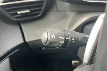 Photo 25 Peugeot 2008  Hybrid 136 e-DCS6