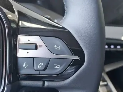 Photo 18 Peugeot 308  SW Hybrid 145 e-DCS6