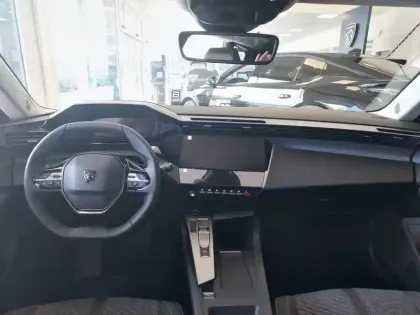 Photo 8 Peugeot 308  SW Hybrid 145 e-DCS6