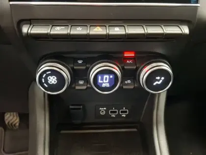 Photo 52 Renault Captur  mild hybrid 140