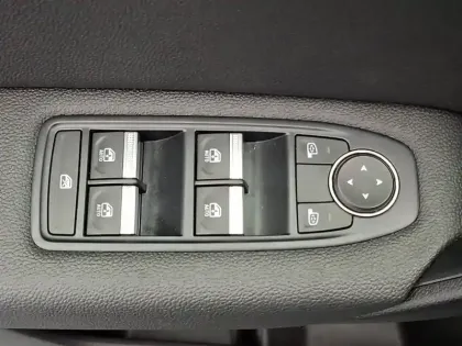 Photo 55 Renault Captur  mild hybrid 140
