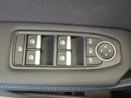 Photo 46 Renault Captur  E-Tech full hybrid 145 ch