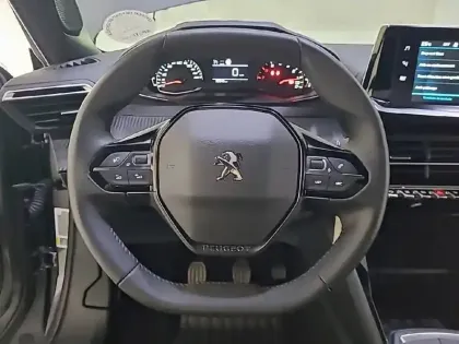 Photo 8 Peugeot 2008  PureTech 100 S&S BVM6