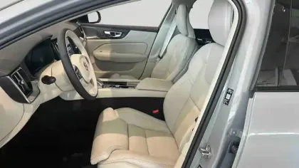 Photo 10 Volvo V60  Micro hybride essence B4 197 ch DCT7