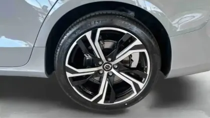 Photo 9 Volvo V60  Micro hybride essence B4 197 ch DCT7