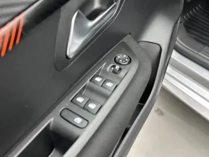 Photo 35 Peugeot 208  PureTech 75 S&S BVM5