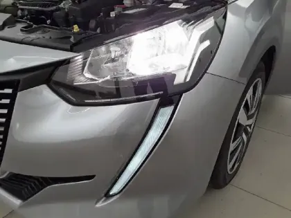 Photo 56 Peugeot 208  PureTech 75 S&S BVM5