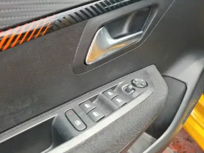 Photo 14 Peugeot 208  Electrique 50 kWh 136ch