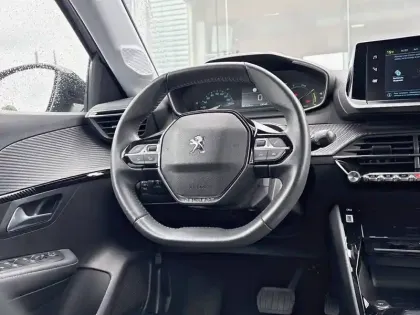 Photo 8 Peugeot 208  Electrique 50 kWh 136ch