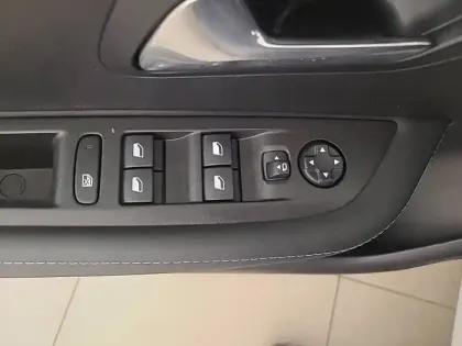 Photo 44 Peugeot 208  Electrique 50 kWh 136ch