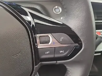 Photo 40 Peugeot 208  Electrique 50 kWh 136ch