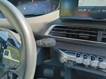 Photo 16 Peugeot 5008  Hybrid 136 e-DCS6 Allure Pack