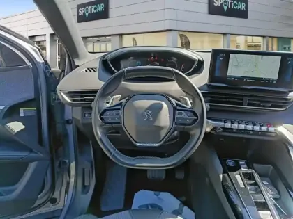 Photo 11 Peugeot 5008  Hybrid 136 e-DCS6 Allure Pack
