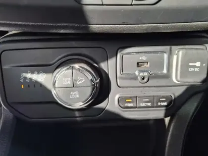 Photo 12 Jeep Renegade  1.3 Turbo T4 190 ch PHEV AT6 4xe eAWD 80th Anniversary