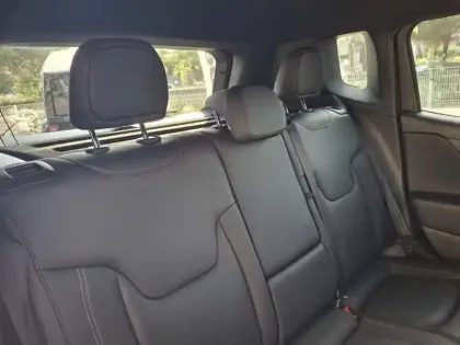 Photo 20 Jeep Renegade  1.3 Turbo T4 190 ch PHEV AT6 4xe eAWD 80th Anniversary