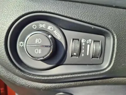 Photo 15 Jeep Renegade  1.3 Turbo T4 190 ch PHEV AT6 4xe eAWD 80th Anniversary