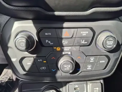 Photo 14 Jeep Renegade  1.3 Turbo T4 190 ch PHEV AT6 4xe eAWD 80th Anniversary