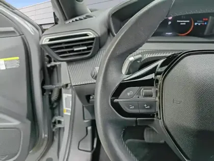 Photo 18 Peugeot 2008  PureTech 130 S&S EAT8 Allure