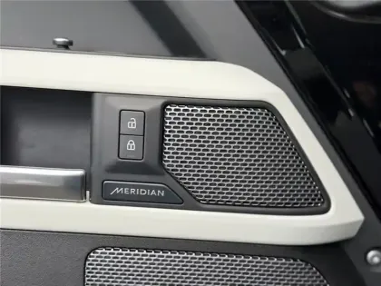 Photo 106 Land rover Defender 110 D300 MHEV BVA8 X-DYNAMIC