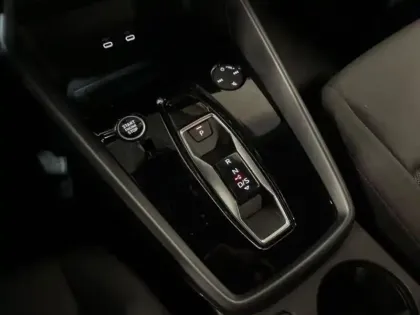 Photo 18 Audi A3 TFSI e Hybride rechargeable 204 S tronic 6 Design
