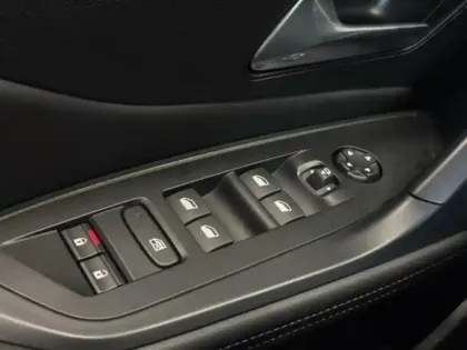 Photo 9 Peugeot 308  PHEV 180ch Allure Pack e-EAT8
