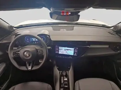 Photo 7 Alfa Romeo Junior  1.2 Ibrida 145ch Premium e-DCT6 Q4