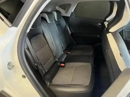 Photo 10 Renault Captur  1.6 E-Tech Plug-in 160ch Intens