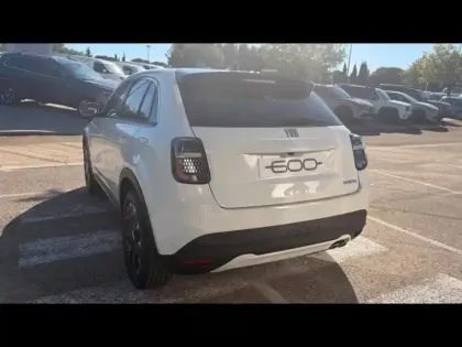Photo 7 Fiat 600  1.2 Hybrid Turbo 145ch La Prima eDCT6