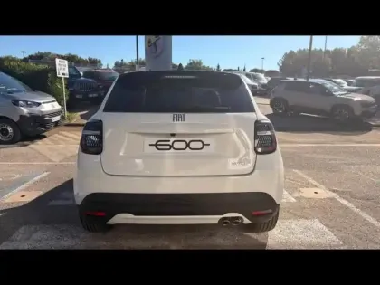 Photo 6 Fiat 600  1.2 Hybrid Turbo 145ch La Prima eDCT6