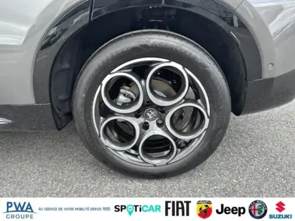 Photo 10 Alfa Romeo Tonale  1.5 Ibrida 175ch TI TCT