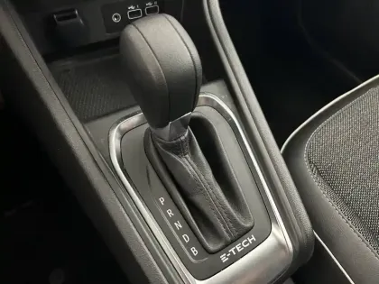 Photo 12 Renault Captur  E-Tech full hybrid 145