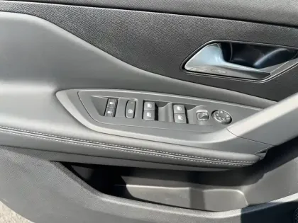 Photo 20 Peugeot 308  Plug-in Hybrid 195 ch e-DCS7