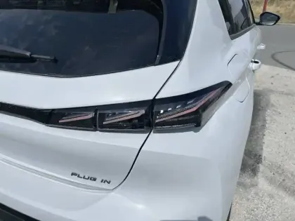 Photo 16 Peugeot 308  Plug-in Hybrid 195 ch e-DCS7