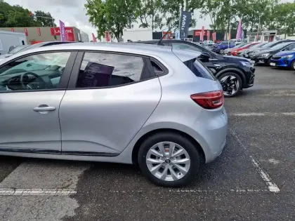 Photo 31 Renault Clio  E-Tech hybride 145