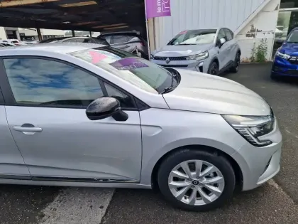 Photo 27 Renault Clio  E-Tech hybride 145