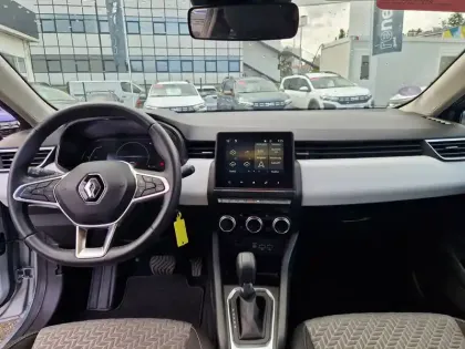Photo 8 Renault Clio  E-Tech hybride 145
