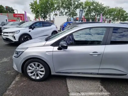 Photo 30 Renault Clio  E-Tech hybride 145