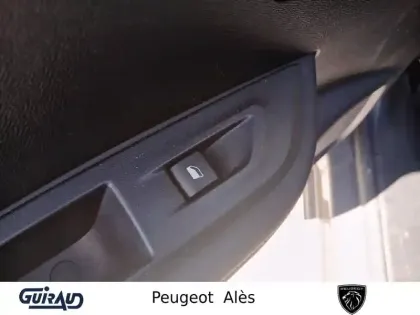 Photo 13 Peugeot 2008  BlueHDi 130 S&S EAT8