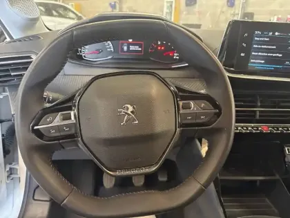 Photo 27 Peugeot 208  PureTech 75 S&S BVM5