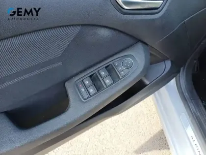 Photo 13 Renault Clio  E-Tech full hybrid 145