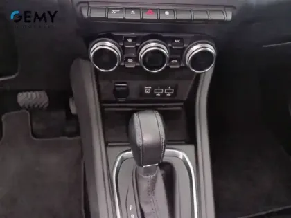 Photo 28 Renault Captur  mild hybrid 160 EDC
