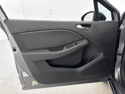 Photo 10 Renault Clio  E-Tech full hybrid 145