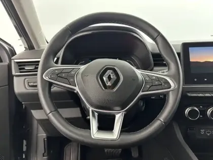Photo 14 Renault Clio  E-Tech full hybrid 145